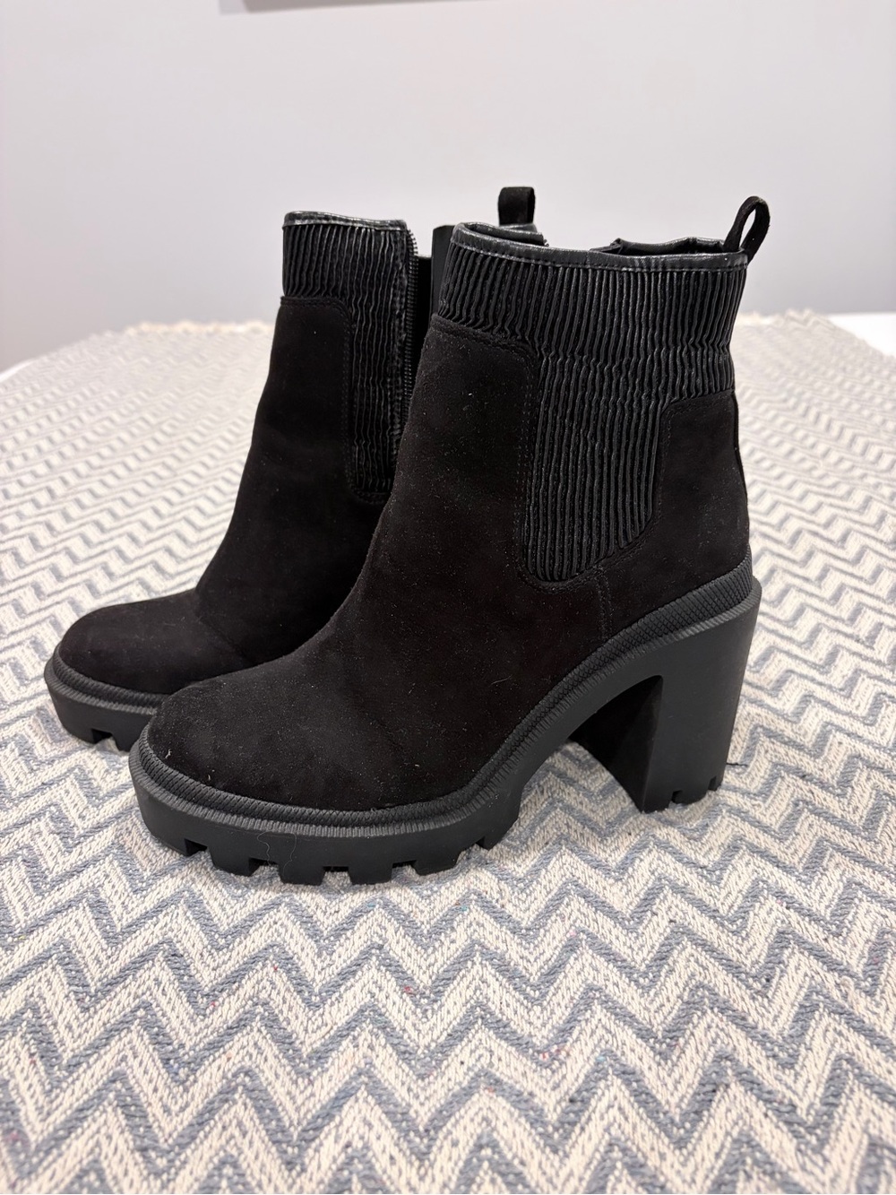 JLO Emalee Black Lug Sole Heeled Ankle Boots Size 7 / EU 38